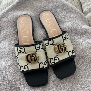 Gucci Black and Cream GG Slide Sandals